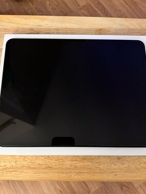 Apple Bundle iPad Pro 13 in M5 WiFi/celluar 256 Keyboard case
And more